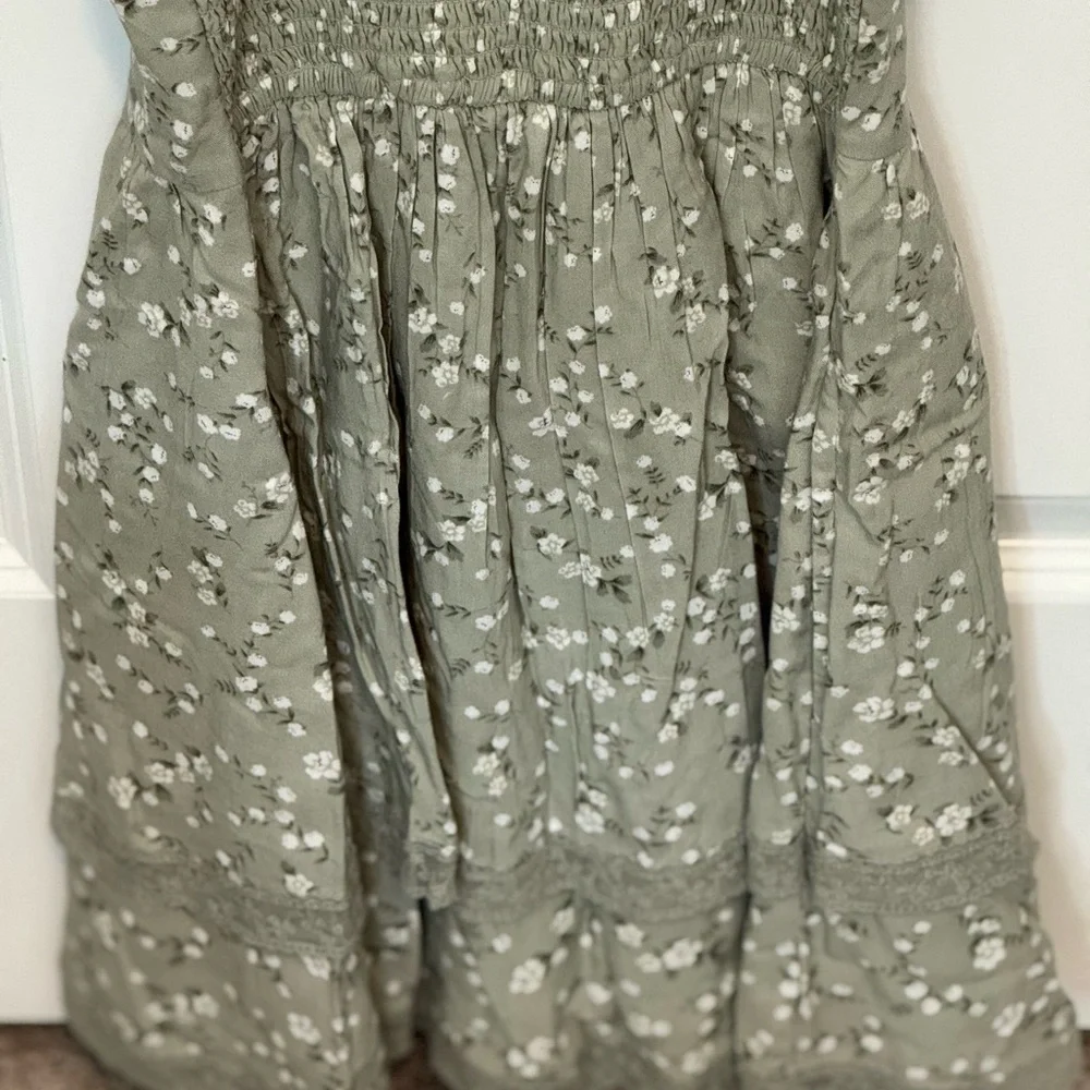 NWT-Hollister Green Mini Sundress With Embellished Flowers, Womens (XS) Clothing - Picture 12 of 13